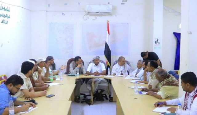 عطيفي يرأس اجتماعاً لمناقشة أداء المحاكم وأوضاع السجناء في الحديدة