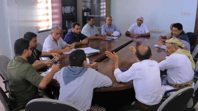 عطيفي يرأس اجتماعاً لمناقشة أوضاع مؤسسة المياه في الحديدة