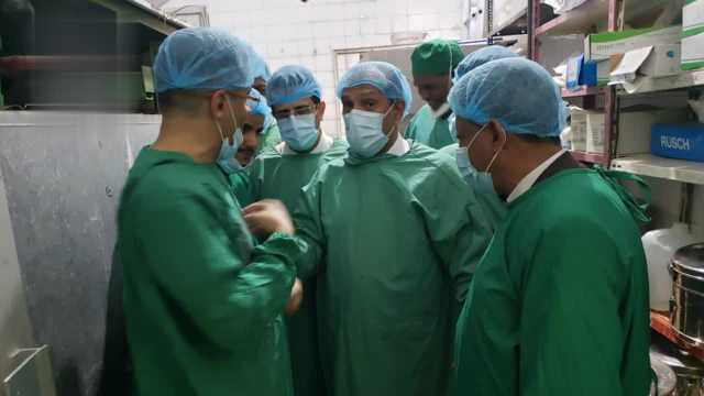 البخيتي يتفقد مستشفى الكويت الجامعي