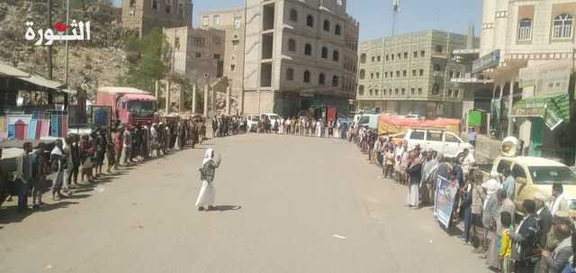 وقفة قبلية لأبناء مربعى الحنكة والسوق بمدينة البيضاء تأكيداً للثبات مع غزة