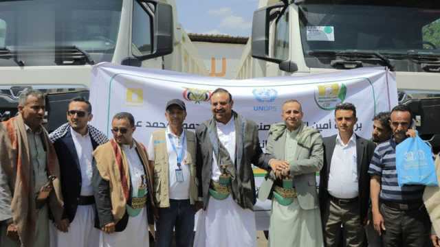 عباد يُدّشن العمل بمعدات وآليات النظافة الجديدة