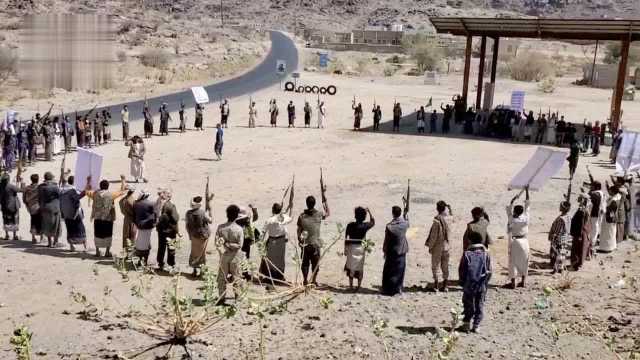 وقفة مسلحة لقبائل ماهلية بمأرب لإعلان النفير والبراءة من الخونة