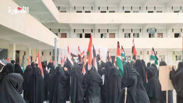 وقفة نسائية حاشدة بمدينة الحديدة دعماً لغزة ورفضاً للإبادة والحصار