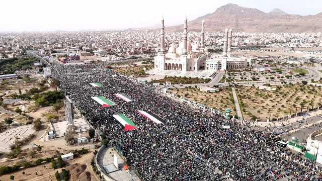 اليمنيون يجددون العهد بالوقوف إلى جانب الشعب الفلسطيني حتى النصر