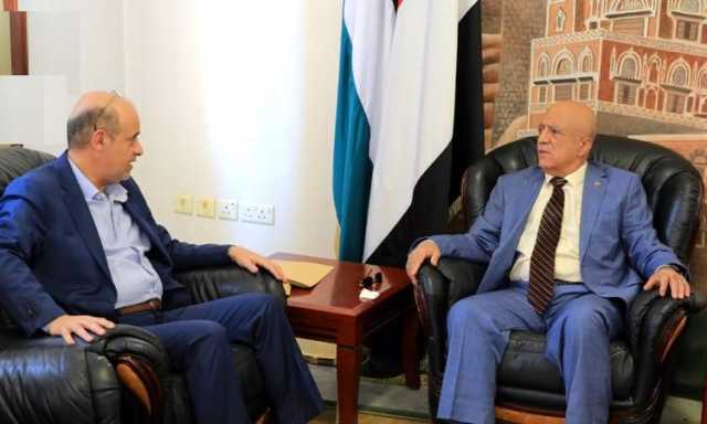 الرهوي يناقش مع الوزير المحاقري إنشاء منصة للأسر المنتجة