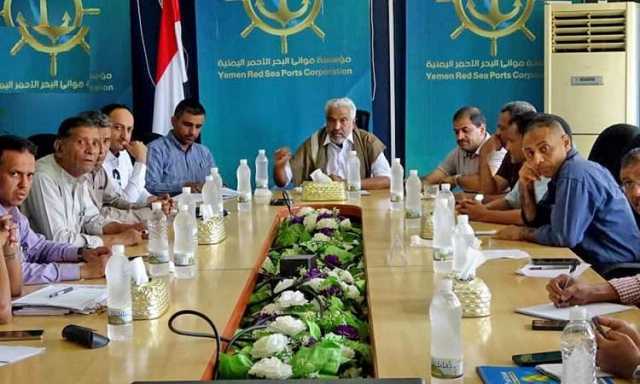 وزير النقل يشيد بجهود الكوادر الوطنية لاستمرارية النشاط الملاحي في ميناء الحديدة