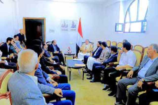 المولد يلتقي إدارة نادي شباب الأحمدي:وزير الشباب ورئيس جامعة صنعاء يناقشان أوجه التعاون