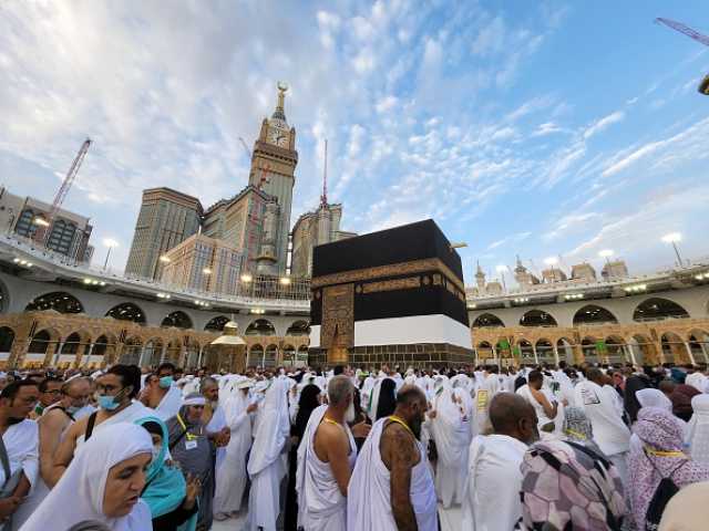 حجاج بيت الله الحرام يُنهون مناسك الحج
