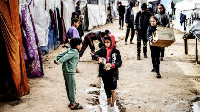 في يوم عمالة الأطفال..طفولة غزة المسحوقة تتحول إلى مشروع للبقاء