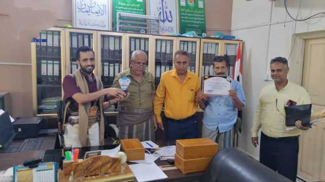 تكريم عدد من كوادر هيئة الأراضي في الحديدة
