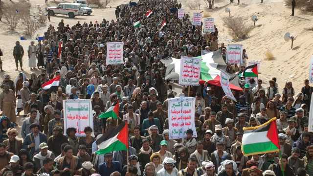 أبناء مأرب يحتشدون في 16 مسيرة تحت شعار “مستمرون في نصرة غزة والمقدسات مهما كانت التضحيات”