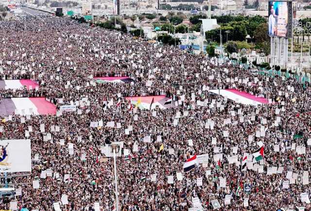 اليمنيون.. مشاعر عيدية ممزوجة بالثبات وشعار النصر لفلسطين
