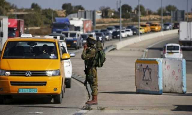 العدو الصهيوني يغلق حاجز الحمرا ويعيق حركة الفلسطينيين نحو الأغوار