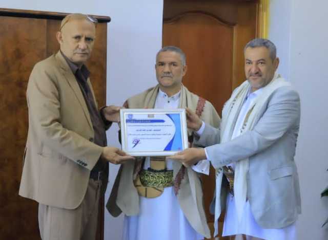 تكريم المولد تقديراً لجهوده في دعم ورعاية الأندية: وزير الشباب يلتقي رئيس نادي شباب ملاح