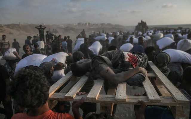 الدفاع المدني: العدو الصهيوني يركّز قصفه على تجمعات النازحين بغزة