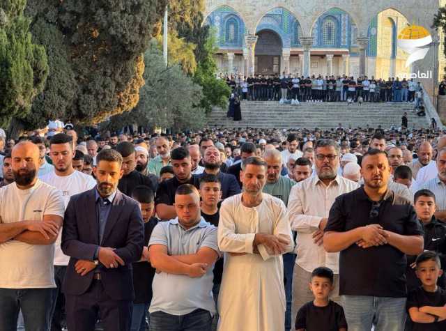 عشرات الآلاف يؤدون صلاة عيد الأضحى في المسجد الأقصى المبارك