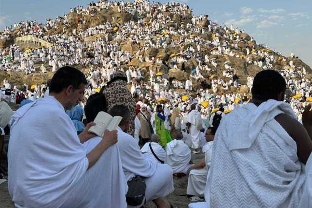 حُجاج بيت الله الحرام يؤدون ركن الحج الأعظم