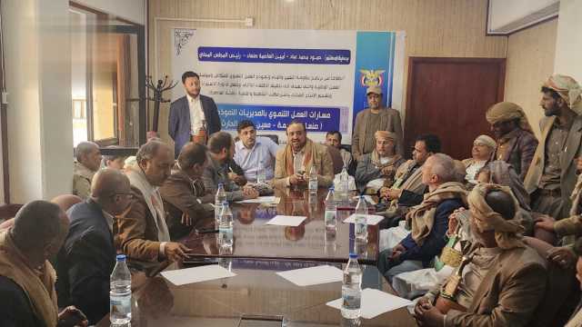 اجتماع برئاسة عباد يناقش المقترحات اللازمة لتعزيز الوضع الصحي والبيئي في بني الحارث