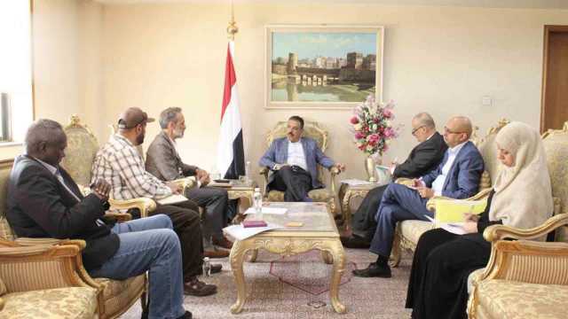 وزير الخارجية يلتقي المنسق المقيم للأمم المتحدة ويسلمه رسالتين لقيادة الأمم المتحدة