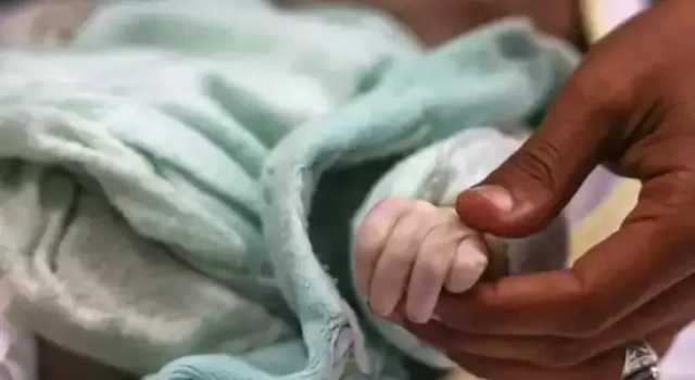استشهاد طفل رضيع في غزة جراء سوء التغذية