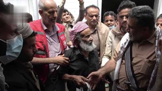 الهلال الأحمر يدشن توزيع لحوم الأضاحي لأسر الشهداء والأسر الأشد فقرا في البيضاء
