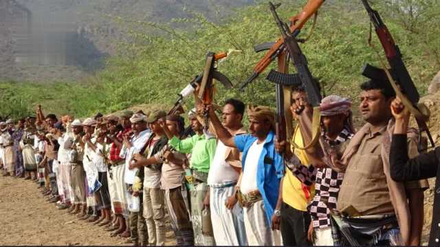وقفتان مسلحتان في القناوص والزيدية بالحديدة إعلانًا للنفير العام ودعم غزة