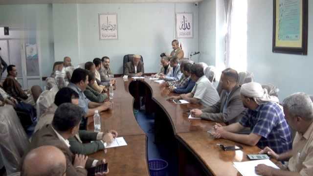 اجتماع برئاسة محافظ إب يقر برنامج الزيارات العيدية للمرابطين في الجبهات