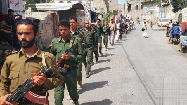 مسير لمنتسبي أمن مركز حجة للتأكيد على الجهوزية في مواجهة العدو