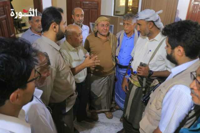 عطيفي يتفقد سير العمل بمكتب هيئة الاستثمار بالحديدة