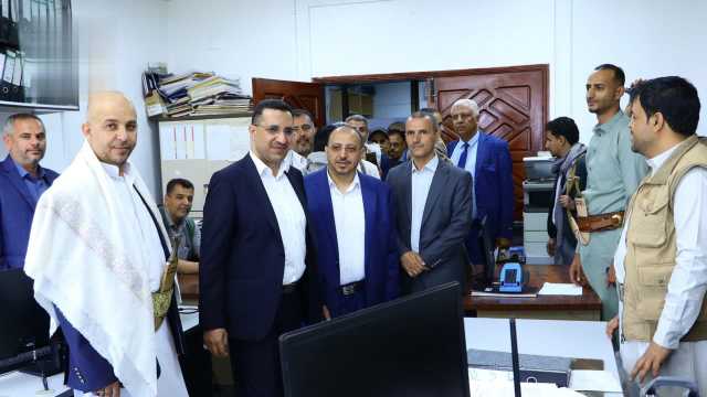وزير الاتصالات يتفقد مستوى الانضباط الوظيفي في الوزارة والجهات التابعة لها