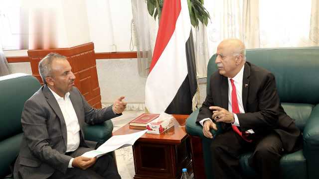 الرهوي يطلّع خلال لقائه وزير الخدمة المدنية على خطة الرقابة على الدوام عقب إجازة العيد