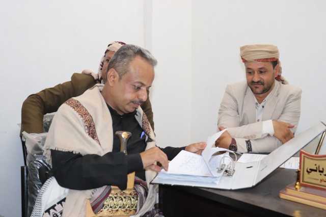 نائب وزير الخدمة المدنية ومحافظ الضالع يتفقدان مستوى الانضباط الوظيفي في الضالع