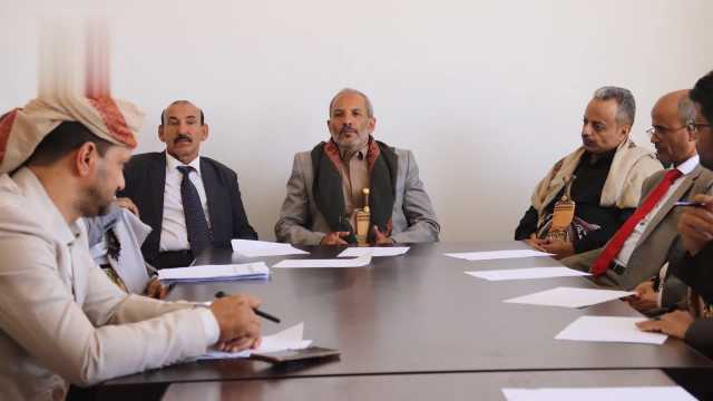 مناقشة أوضاع الكادرين الإداري والأكاديمي في جامعة الضالع