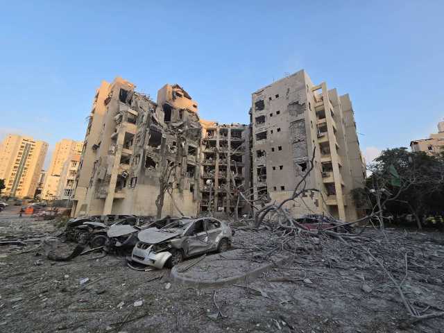 قتلى وجرحى ودمار كبير بعد هجوم صاروخي إيراني على الكيان