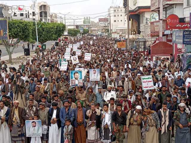 مسيرات جماهيرية في البيضاء تحت شعار”مباركة بانتصار إيران..وثباتاً مع غزة حتى النصر”