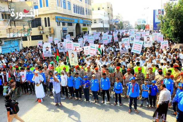 221 مسيرة جماهيرية حاشدة في الحديدة تندد بالعدوان الإسرائيلي على غزة وإيران