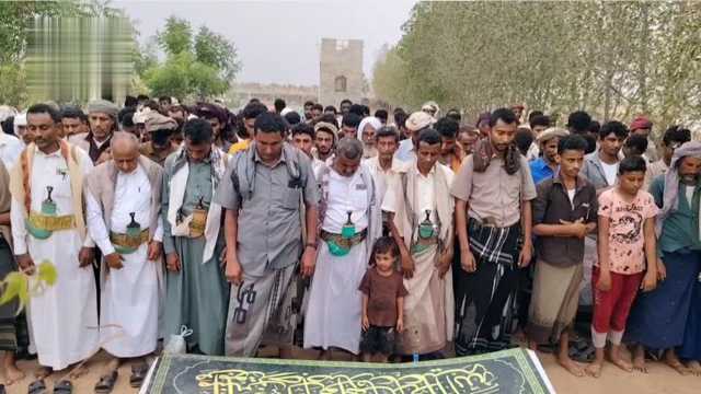 تشيّع جثمان الشهيد ياسر زوم في مديرية الزهرة بالحديدة