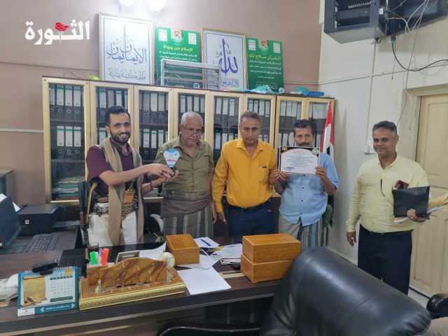 تكريم مدراء الشؤون القانونية والإحصاء وفرعي مكتب هيئة الاراضي بالمراوعة وبيت الفقيه بالحديدة