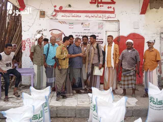 تدشين مشروع توزيع الزكاة العينية والنقدية بمديرية الضحي في الحديدة