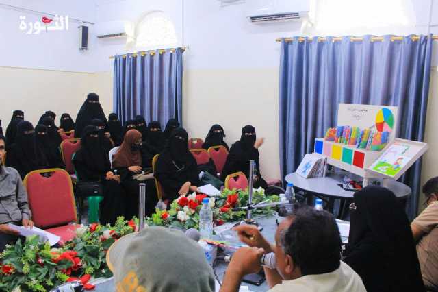 مناقشة بحوث تخرج طلبة قسم رياض الأطفال بكلية التربية جامعة الحديدة