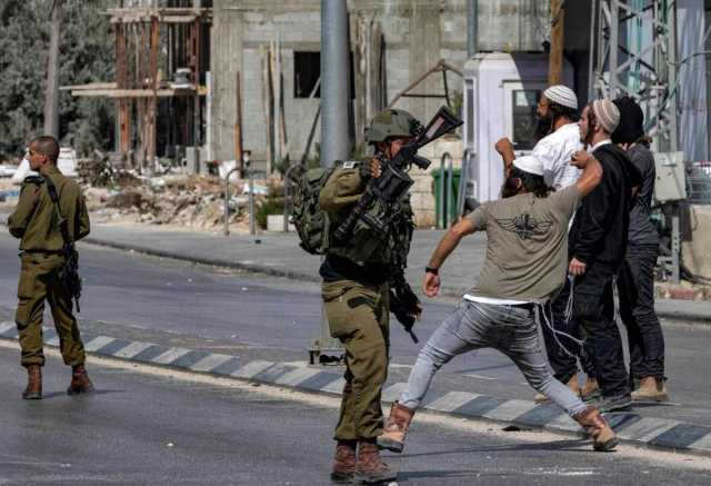 مستوطنون يقتحمون قرية عرب المليحات و يهاجمون مركبات فلسطينية برام الله