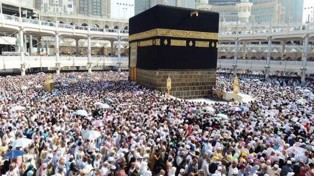 الحجاج المتعجلون يؤدون طواف الوداع في ثاني أيام التشريق