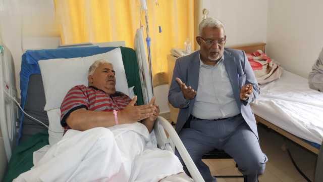 وزير الشؤون الاجتماعية يطمئن على صحة نائب المدير التنفيذي لصندوق المعاقين