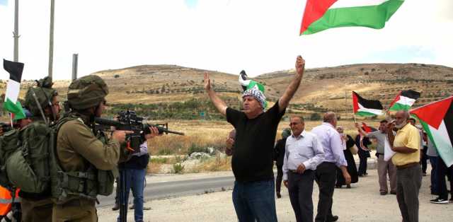العدو الإسرائيلي يستولي على أراضٍ في الضفة الغربية