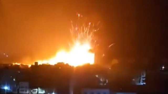 قتلى وجرحى بانفجار مخزن أسلحة لمرتزقة العدوان في مدينة تعز 