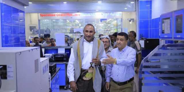 عطيفي يطلع على مستوى الخدمات التي يقدمها مستشفى الأمل العربي