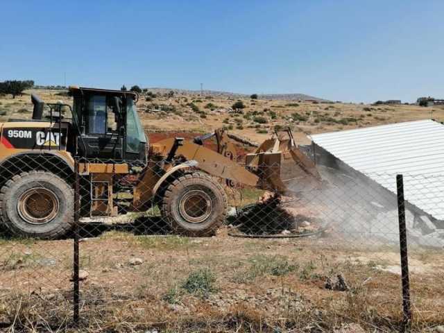 العدو الإسرائيلي يهدم غرفاً زراعية ويقتلع أشجاراً في القدس المحتلة