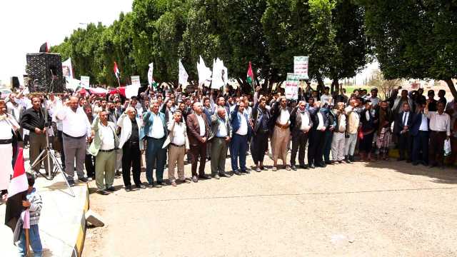 مسيرة حاشدة في جامعة ذمار تحت شعار”لستم وحدكم.. مع غزة حتى النصر”