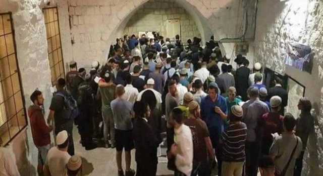 عشرات المستوطنين يقتحمون “مقام يوسف” شرق نابلس