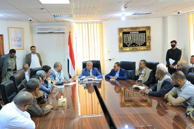 الرهوي يؤكد حرص الحكومة على تعزيز جوانب الشراكة مع القطاع الخاص